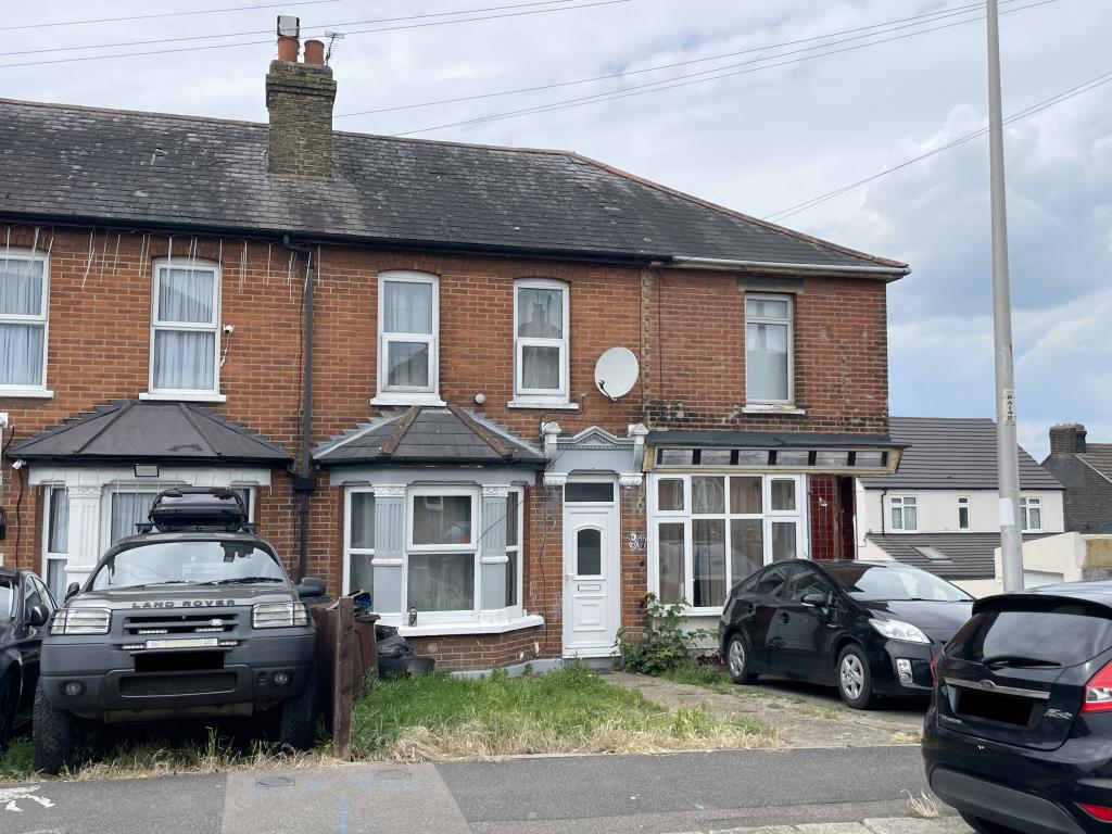 Lot: 11 - HOUSE FOR INVESTMENT - Front view of house for investment